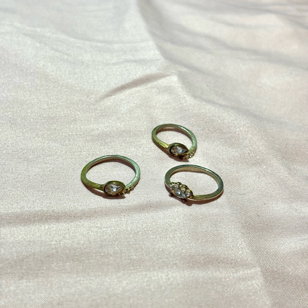 Set of 3 silver rings - cute diamond design 💍
#3pcsset #ringset #silverring